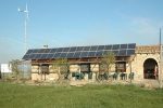 Energía solar fotovoltaica y energía eólica en el Restaurante Laguna de Pitillas.